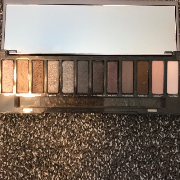 Naked Urban Decay Smokey Palette - Picture 4 of 4